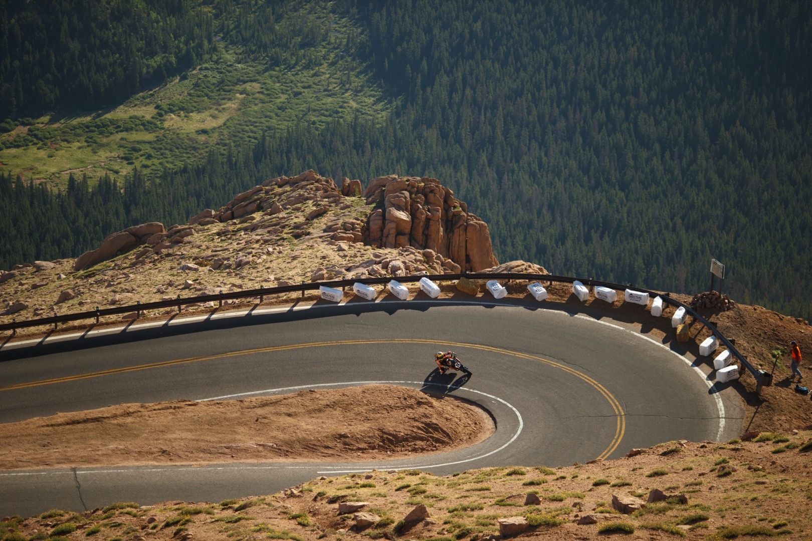 Victoria de Ducati en Pikes con récord de KTM