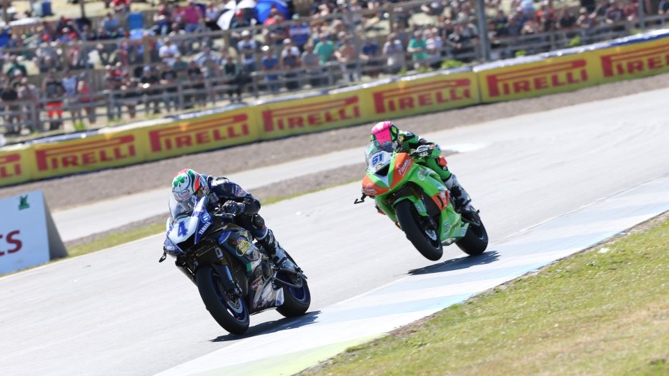 NoTodoMotoGP: Leon Haslam y Jake Dixon brillan en la fiesta British de Kawasaki