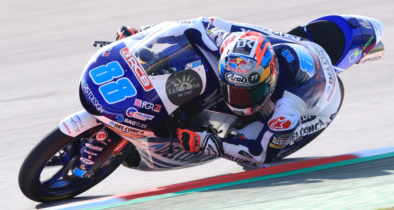 Philipp Oettl lidera el viernes de Moto3 en Alemania con Jorge Martín muy cerca