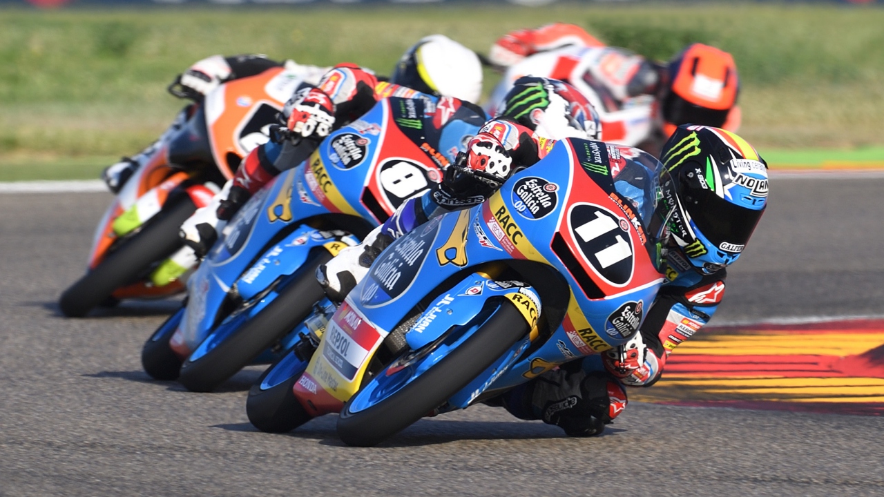 Raúl Fernández vence en Moto3 en Motorland con cinco pilotos en 51 milésimas.