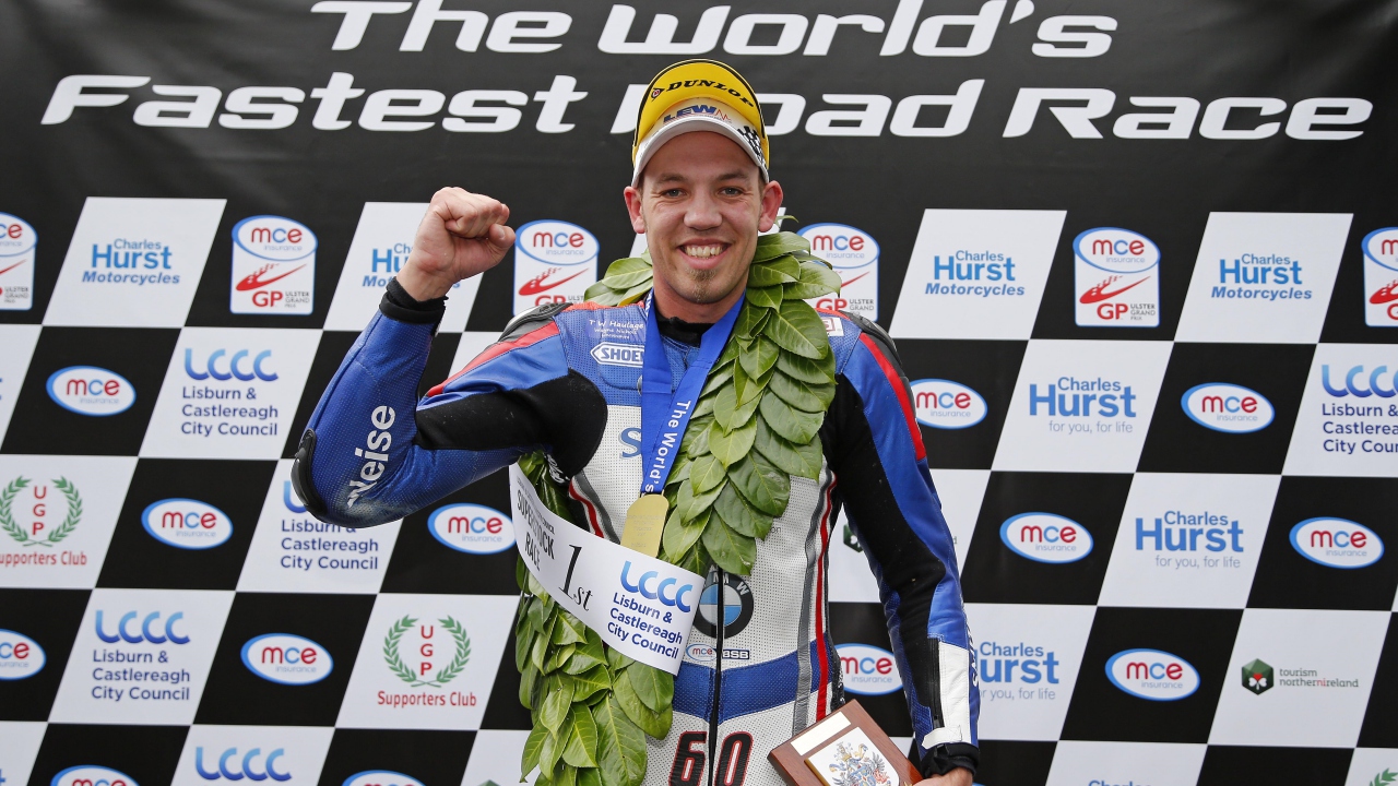 Peter Hickman triunfa y Raül Torras brilla en un UlsterGP trágico y descafeinado