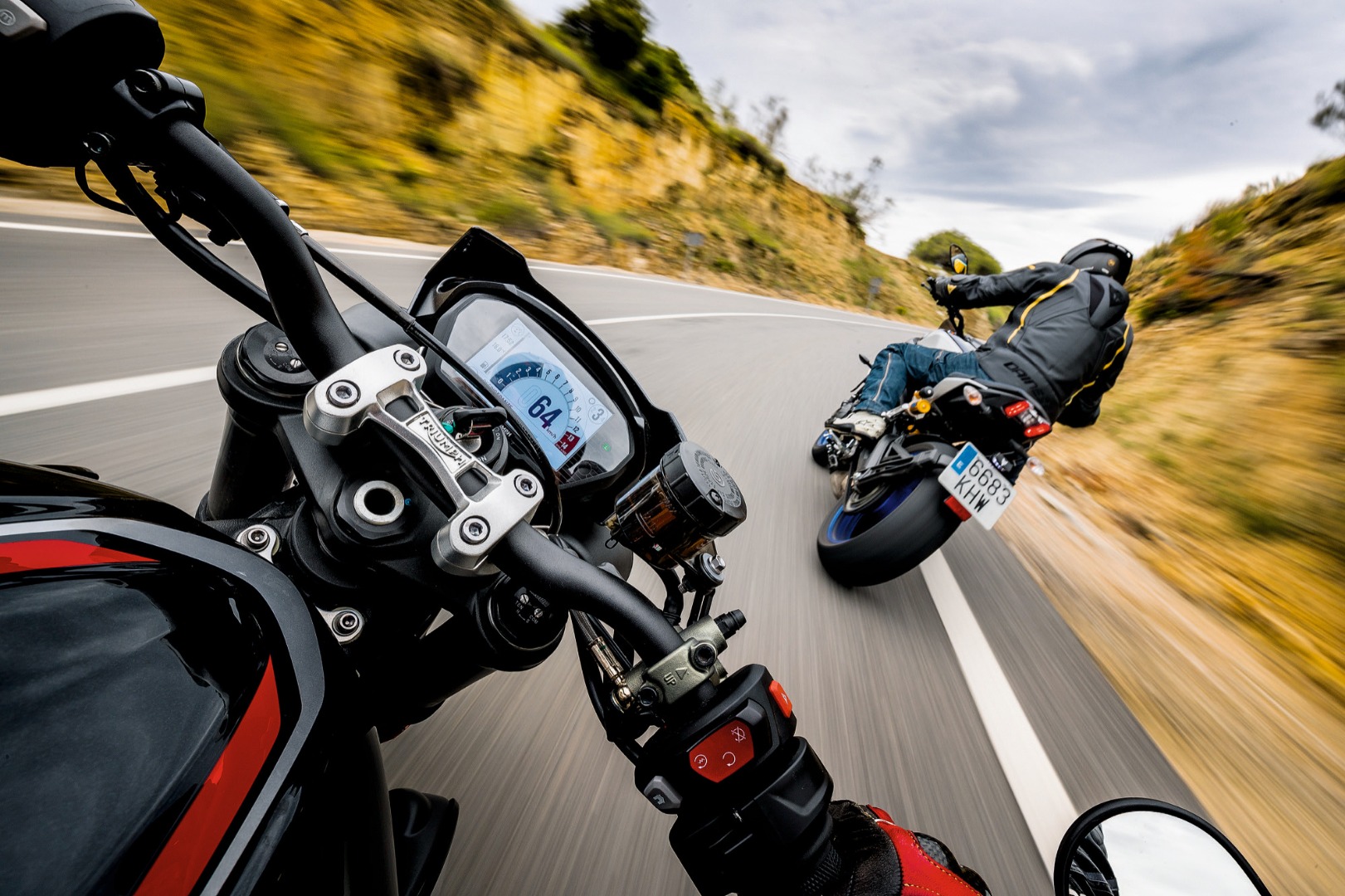 Comparativa Yamaha MT-09 SP vs Triumph Speed Trile RS, duelo entre las joyas de la categoría