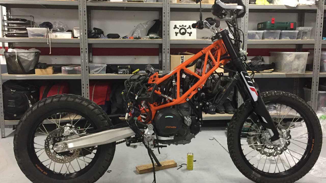 Transformación KTM 690 Enduro R, del trail a los rallies