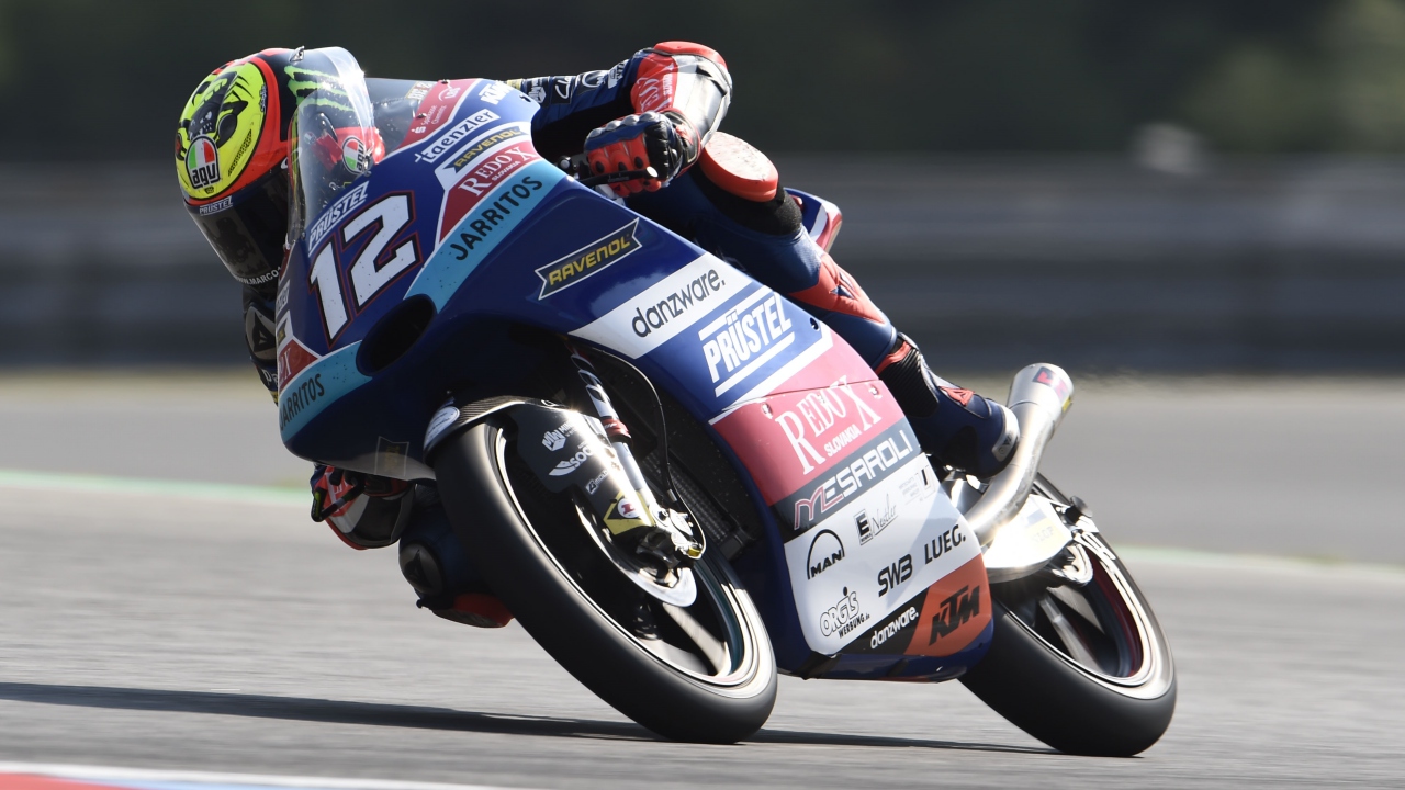 Tony Arbolino lidera los libres de Moto3 en Silverstone ante Marco Bezzecchi
