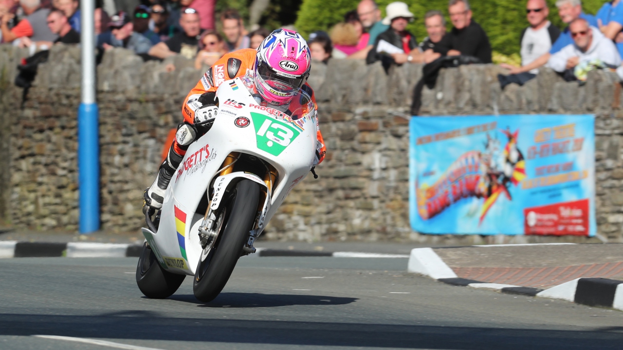 Classic TT 2018: John McGuinness vuelve a ganar y se viste de Mike Hailwood