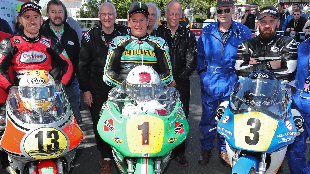 Classic TT 2018: John McGuinness vuelve a ganar y se viste de Mike Hailwood