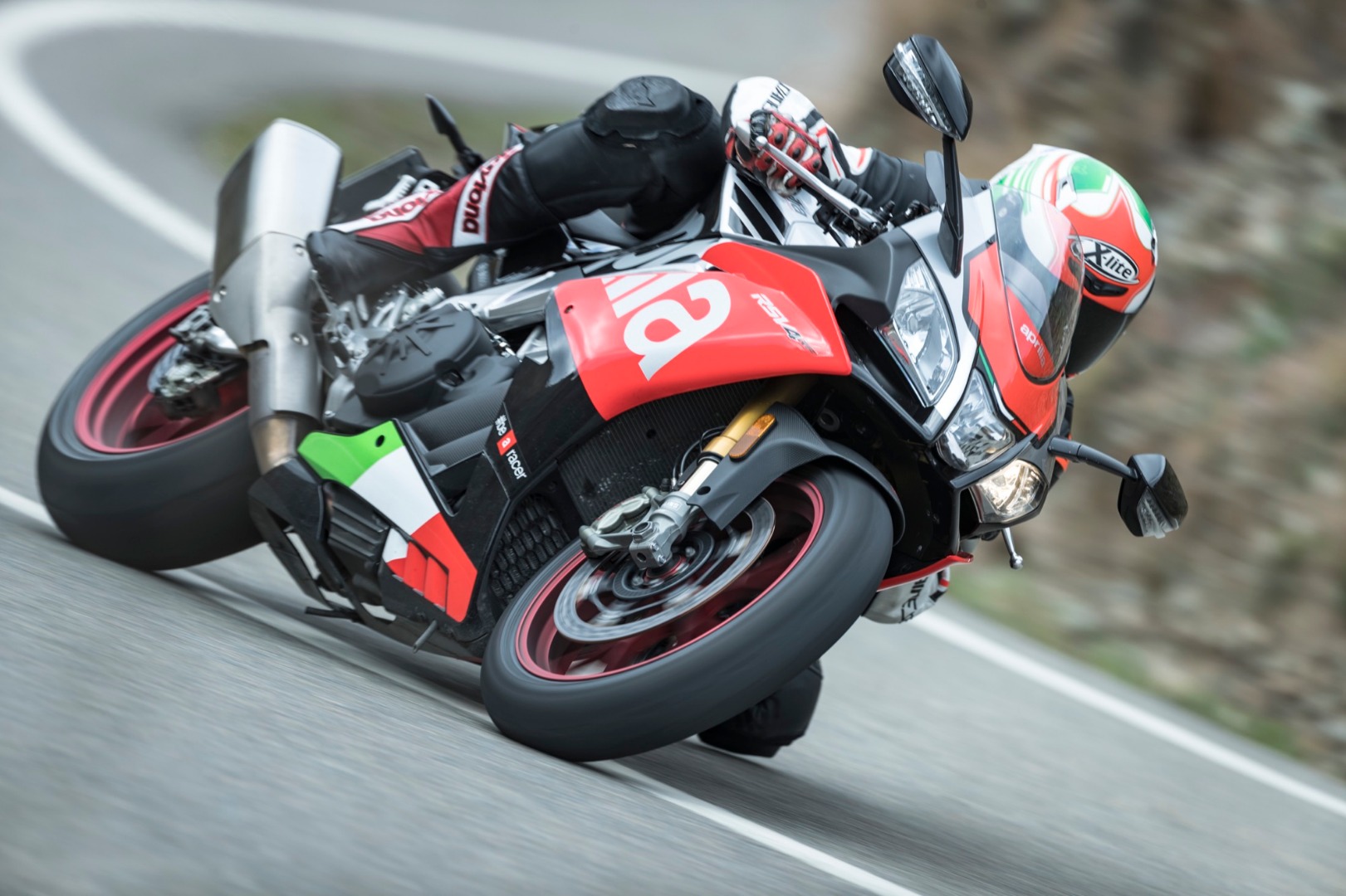 Aprilia RSV4 RF, por y para la pista