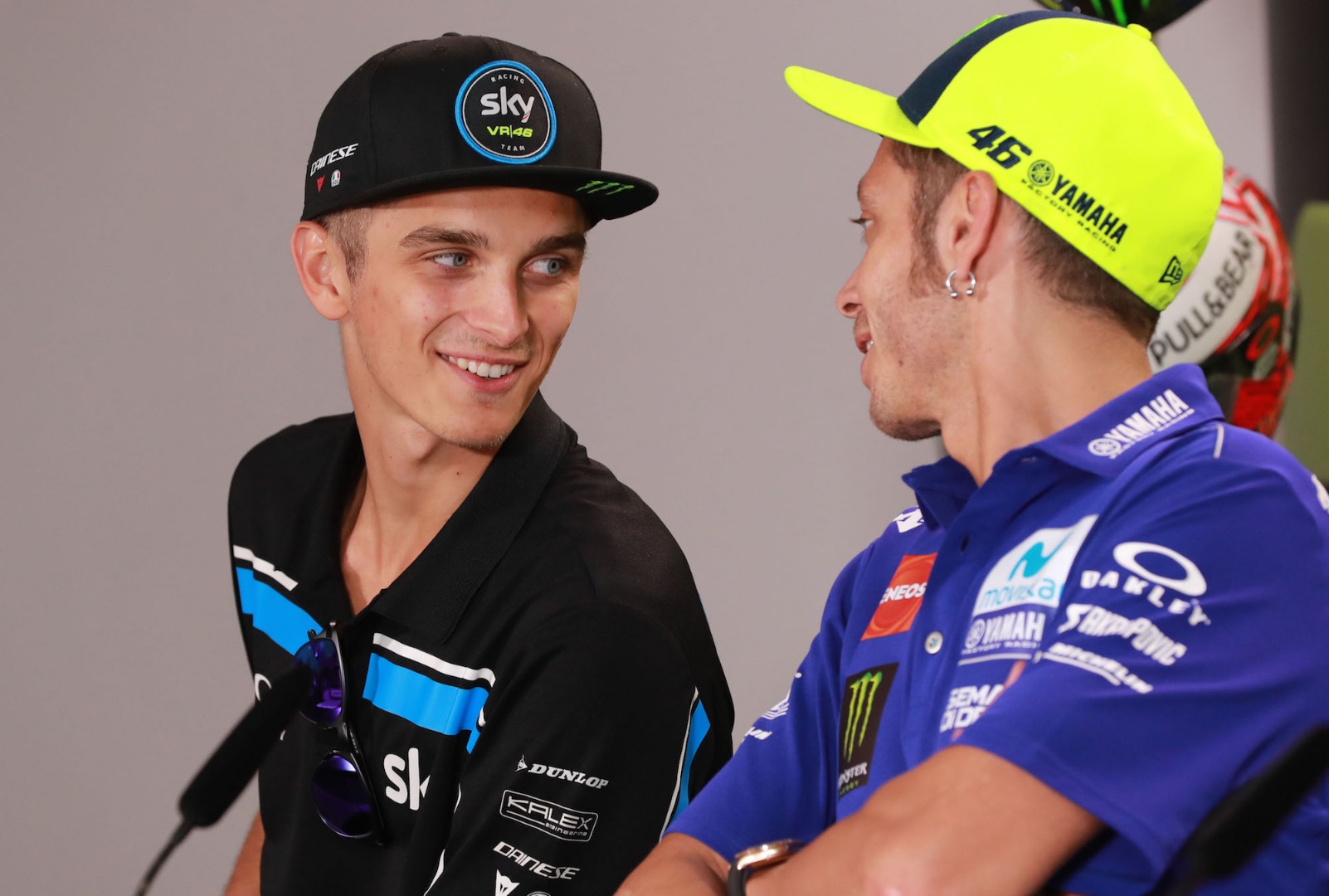 Valentino Rossi y su hermano Luca Marini, piloto VR46