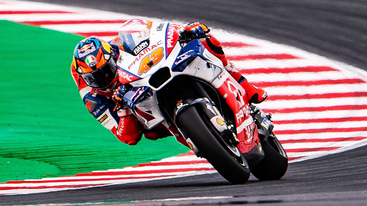 Jorge Lorenzo firma una pole de récord en Misano con Marc Márquez quinto tras caerse