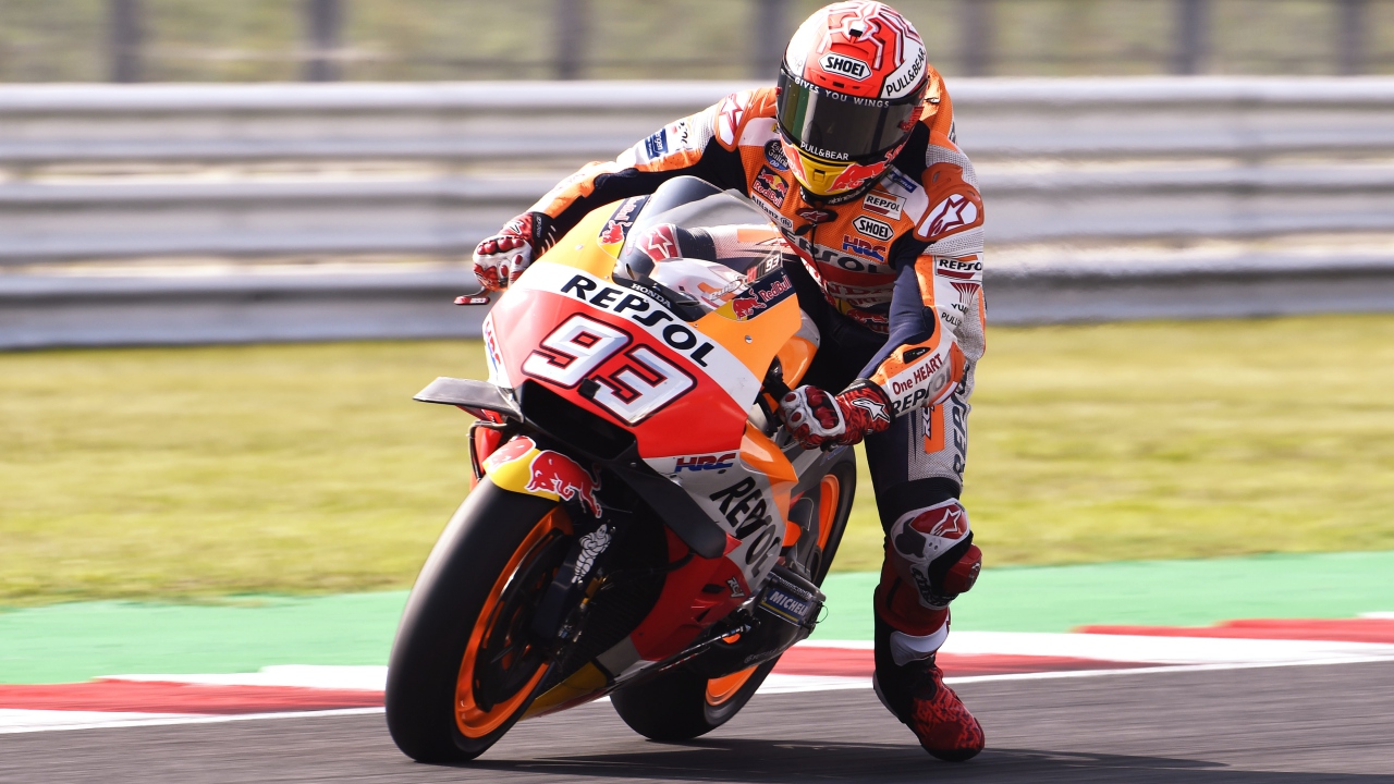 Andrea Dovizioso gana en Misano, Jorge Lorenzo cae y Marc Márquez es más líder de MotoGP