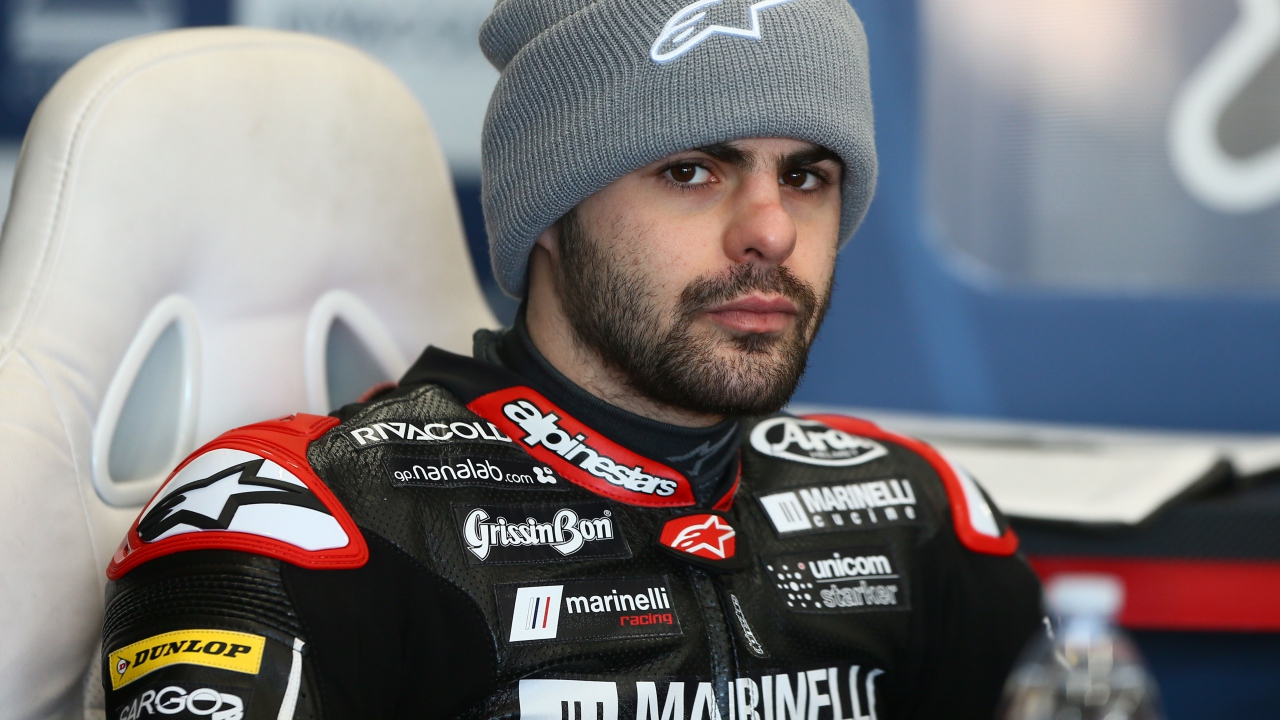 Romano Fenati expulsado por su equipo: "Puso en peligro la vida de otro piloto"