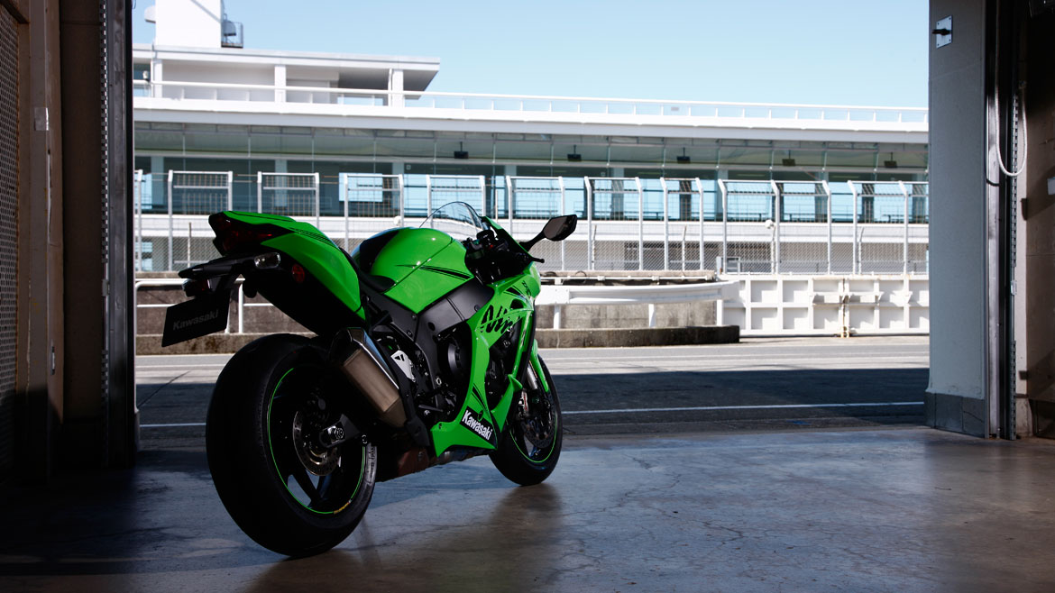 Kawasaki Ninja ZX-10RR: Ficha técnica y primeras impresiones