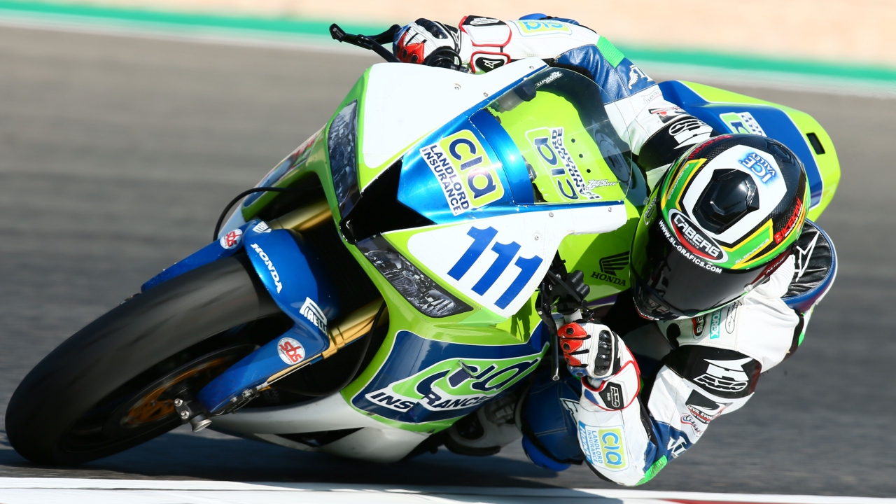 Federico Caricasulo gana la dramática carrera de Supersport en Portimao