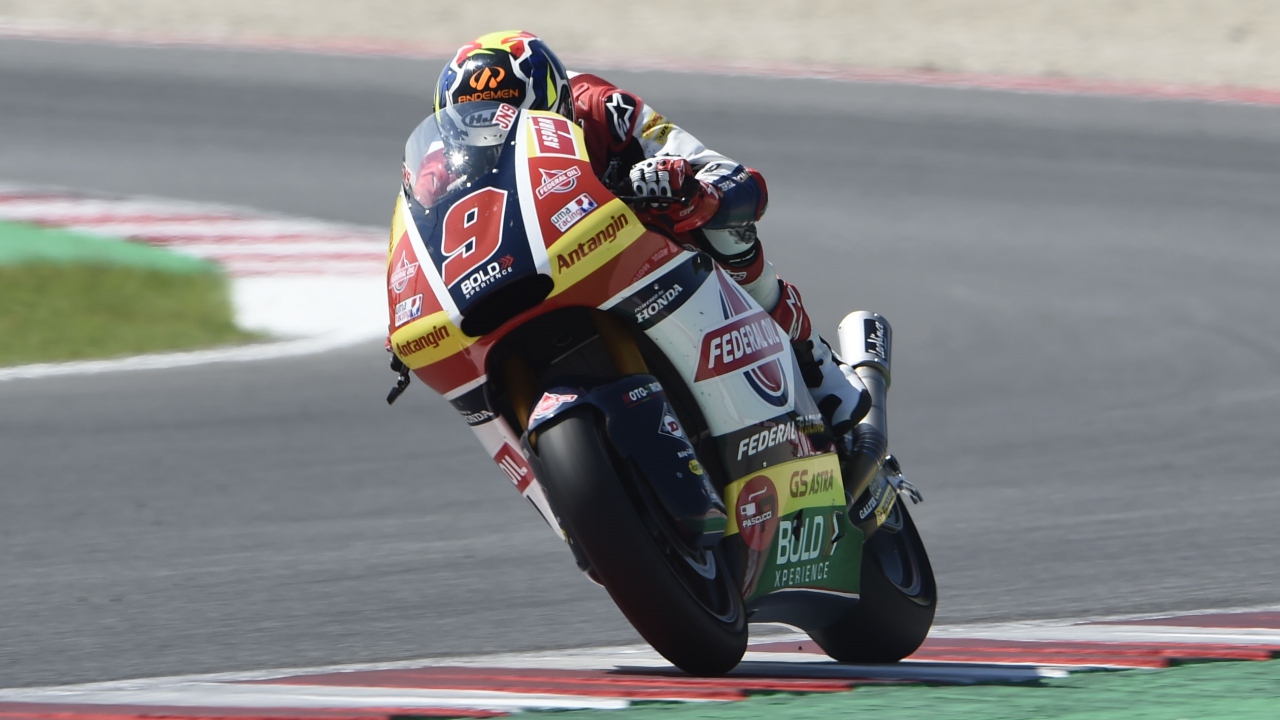 Brad Binder se estrena en pole y Jorge Navarro en primera fila de Moto2 en Aragón