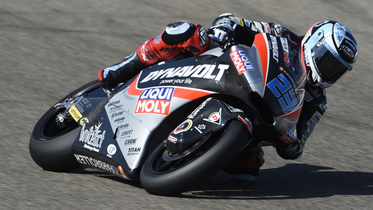 Brad Binder sigue con su idilio aragonés y se impone en Moto2 ante Pecco Bagnaia