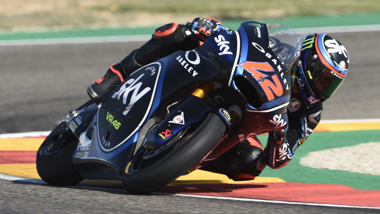 Brad Binder sigue con su idilio aragonés y se impone en Moto2 ante Pecco Bagnaia