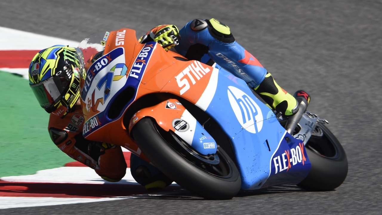 Brad Binder sigue con su idilio aragonés y se impone en Moto2 ante Pecco Bagnaia