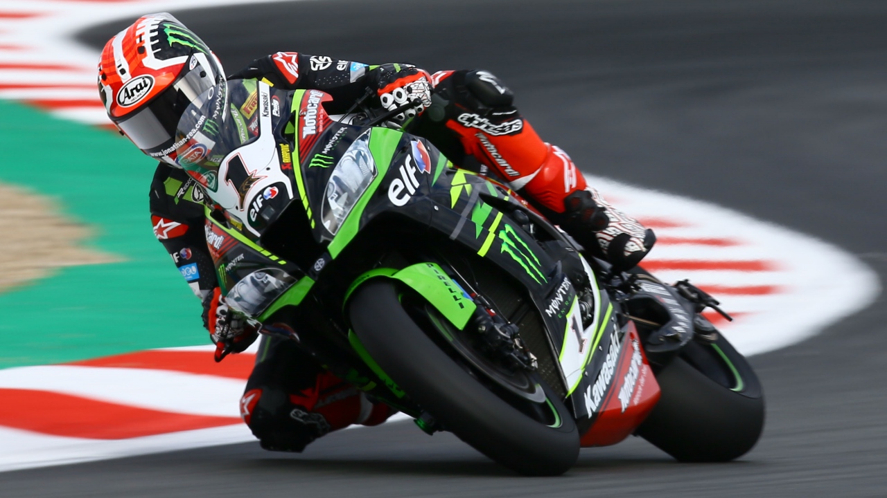 Tom Sykes le quita la Superpole a Jonathan Rea y Xavi Forés brilla en Magny-Cours