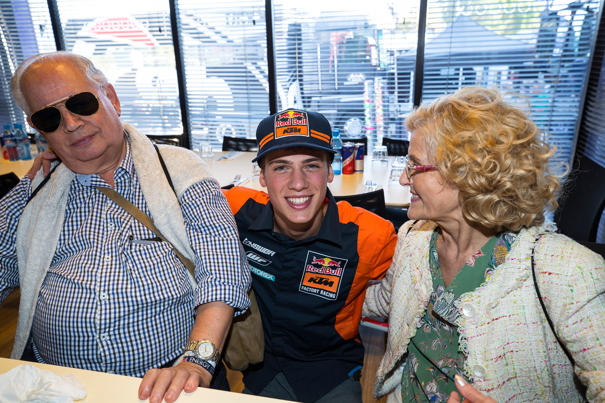 Jorge Prado y Herlings reafirman su condición de campeones ganando en Ímola