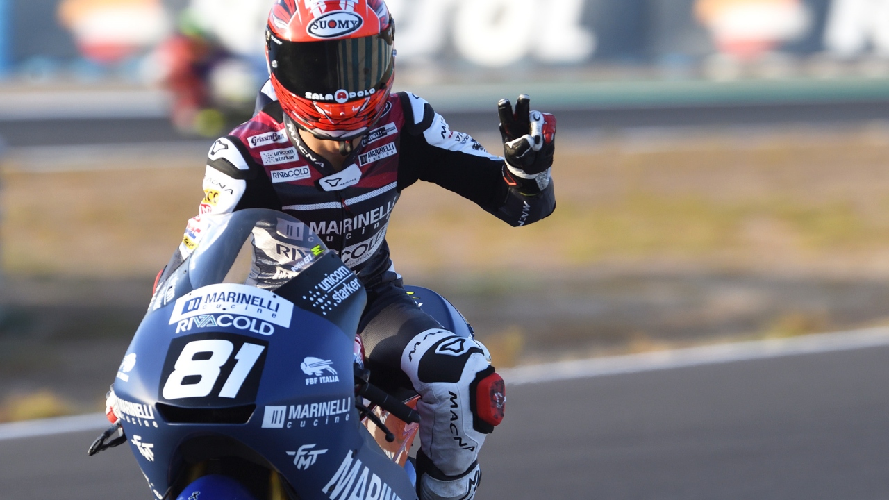 Yuki Kunii y Sergio García vencen en Jerez, Raúl Fernández sale más líder de Moto3