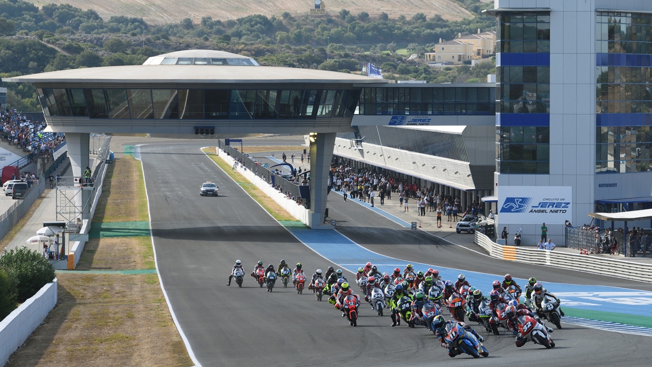 Yuki Kunii y Sergio García vencen en Jerez, Raúl Fernández sale más líder de Moto3