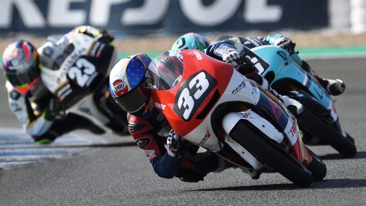Yuki Kunii y Sergio García vencen en Jerez, Raúl Fernández sale más líder de Moto3