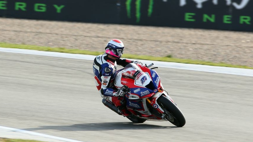 NoTodoMotoGP: Leon Haslam acaricia el título del BSB e Ilya Mykhalchyk conquista el IDM