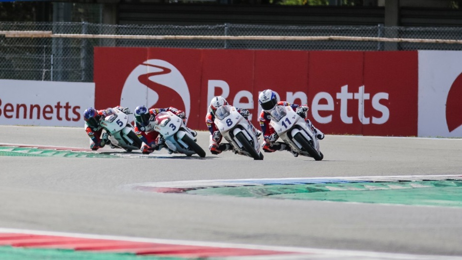 NoTodoMotoGP: Leon Haslam acaricia el título del BSB e Ilya Mykhalchyk conquista el IDM