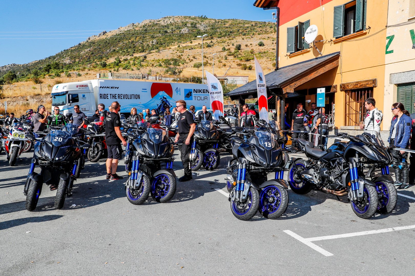 Yamaha Niken Tour