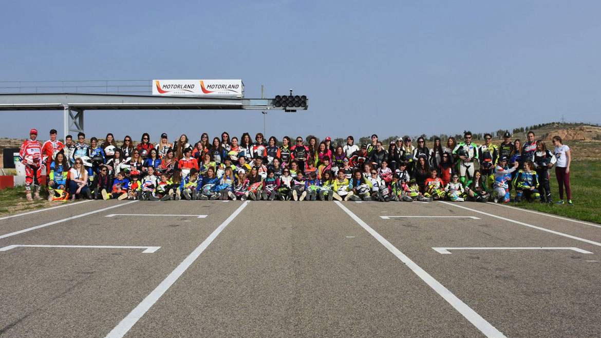 La Comisión Femenina de Motociclismo, premiada por la FIM