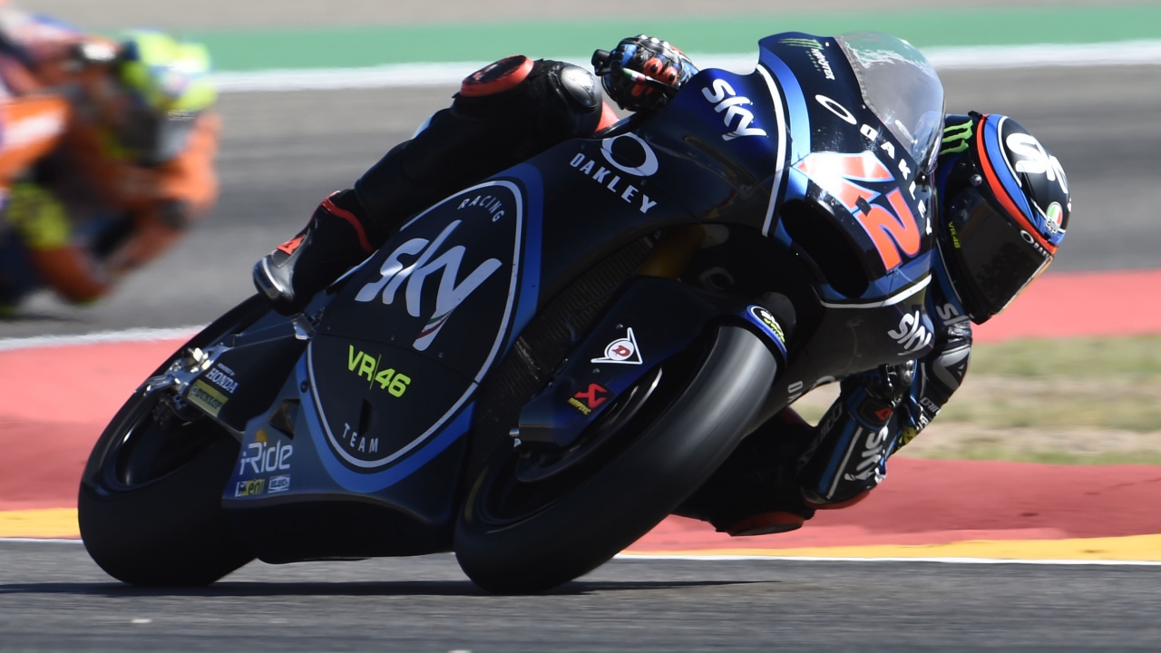 Mattia Pasini comanda mañana y tarde en el estreno de Moto2 en Tailandia