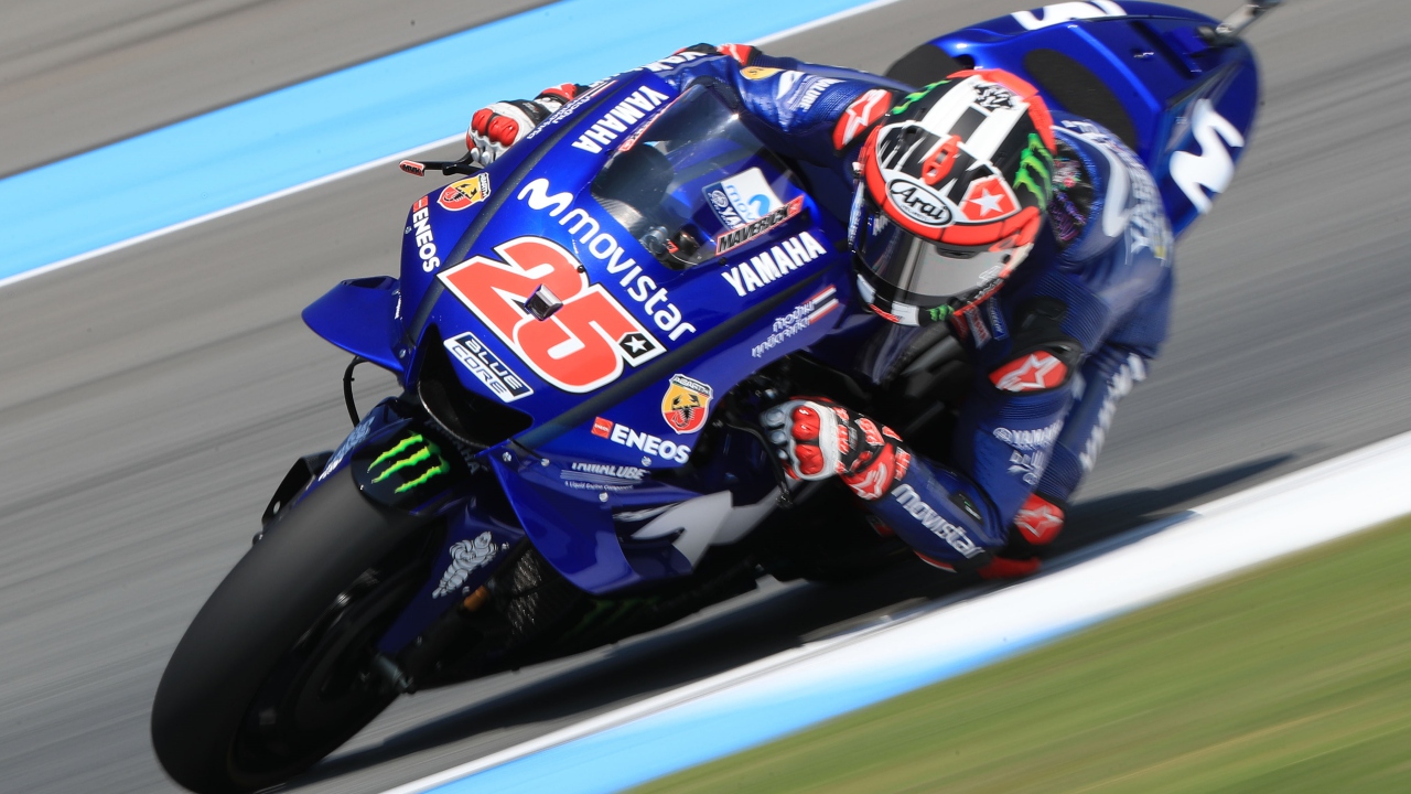 Marc Márquez bate a Andrea Dovizioso en la última curva de Tailandia y roza el título