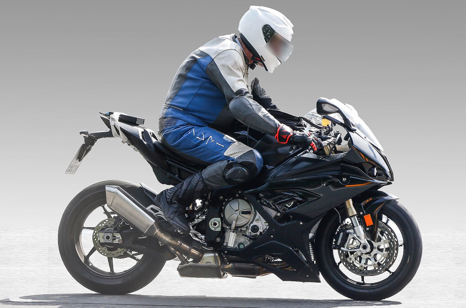 BMW no se esconde: BMW S1000RR 2019 llegará en breve