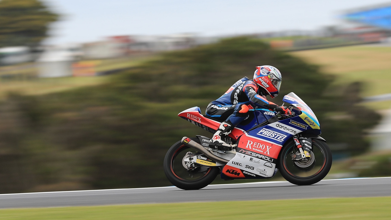 Albert Arenas vence la carrera más loca en Australia y Jorge Martín es más líder de Moto3