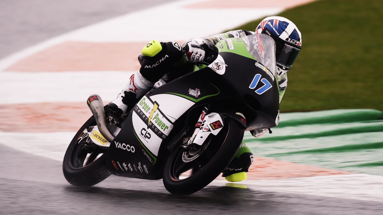 Tony Arbolino se lleva la pole de Moto3 en Valencia ante Nakarin Atiratphuvapat