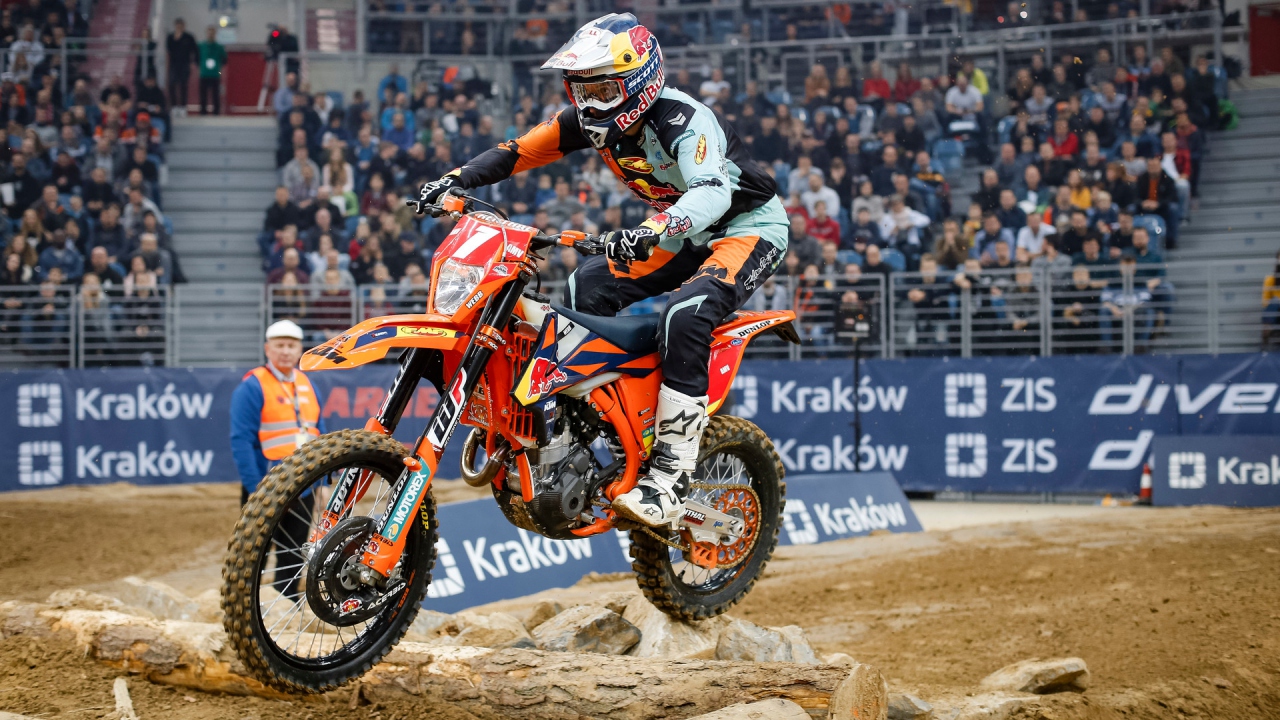 Taddy Blazusiak se lleva el SuperEnduro de Polonia y Alfredo Gómez vuelve a ganar