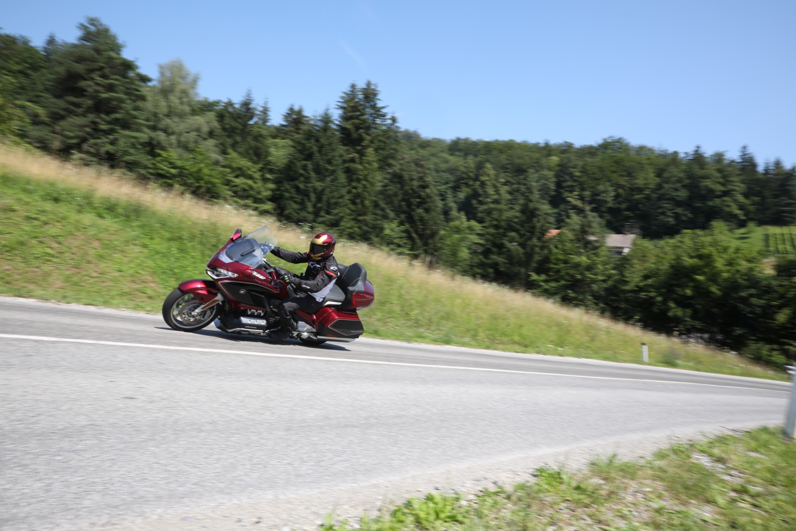 Desde Eslovenia hasta España en primera clase: Honda GL1800 Gold Wing Tour (DCT & Airbag)