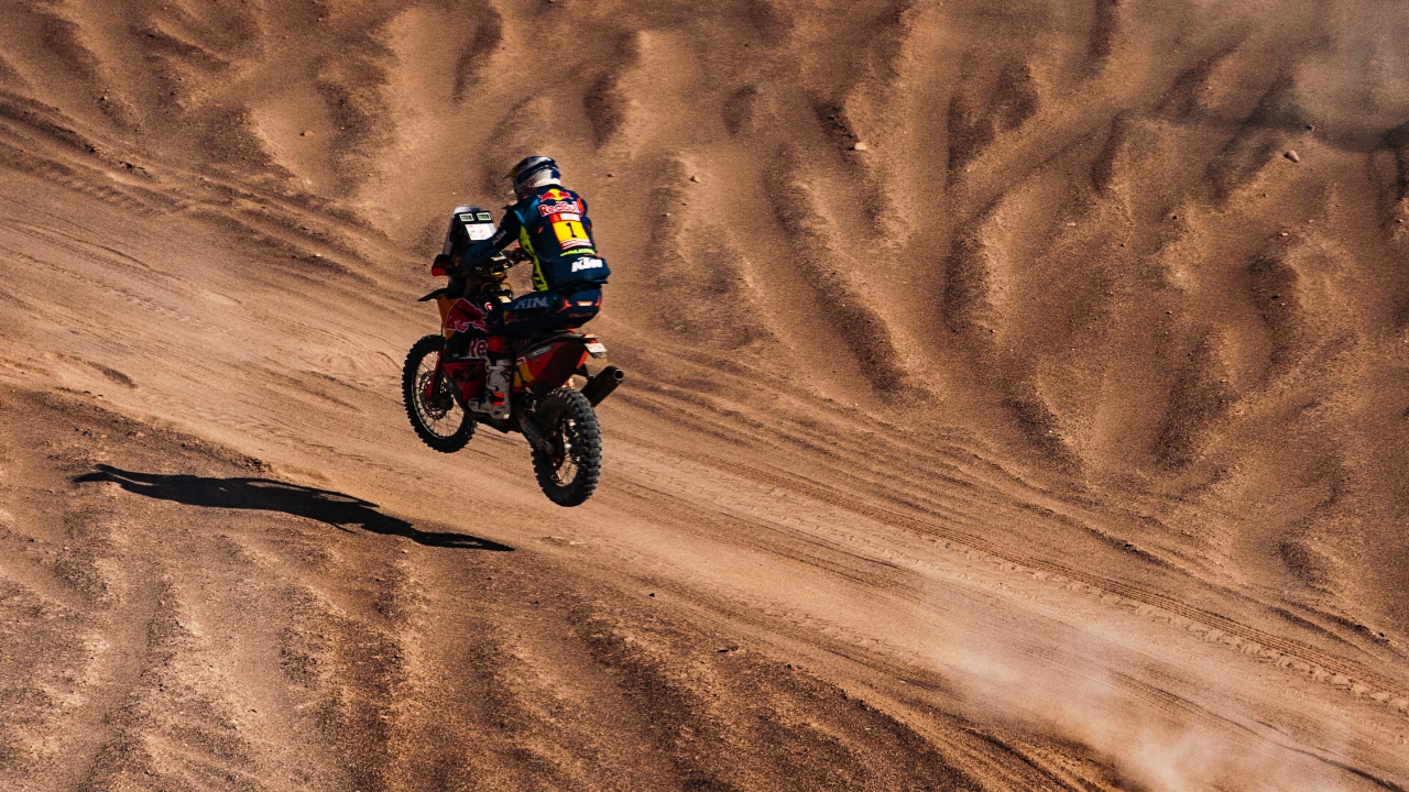 Dakar 2019: Pablo Quintanilla gana y es líder, Lorenzo Santolino abandona por una grave caída