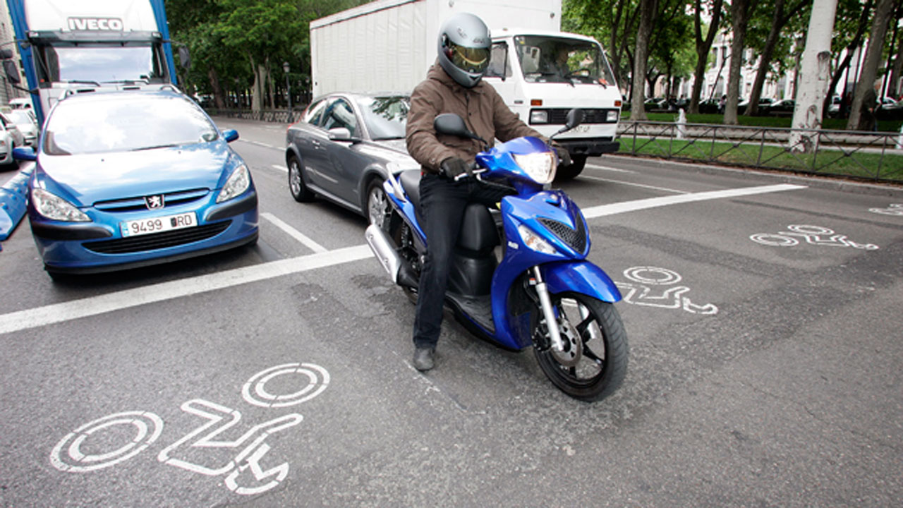 Madrid probará carriles moto a modo experimental