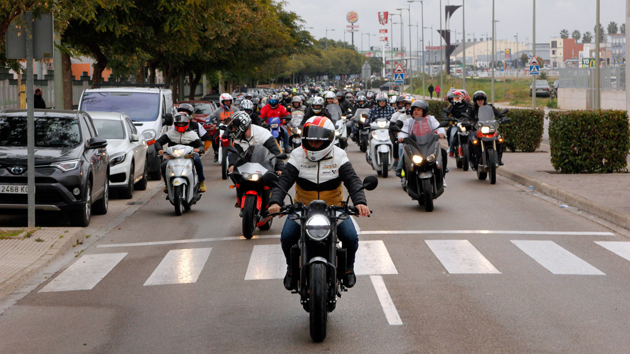 Homenaje motero de Alzira a Jorge Martínez Aspar