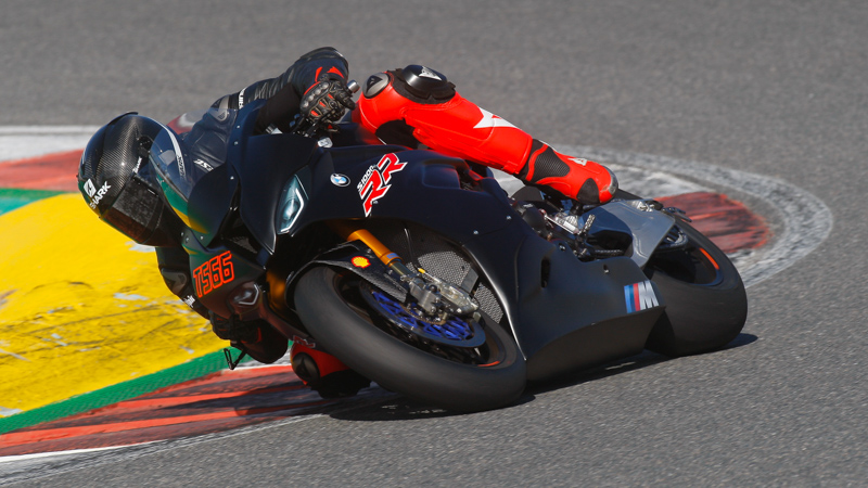 Jonathan Rea lidera en Portimao, Álvaro Bautista se acerca y Tom Sykes sorprende