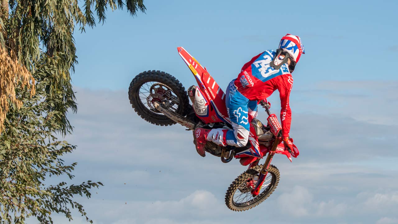 Cairoli y Prado abren con victoria la pretemporada