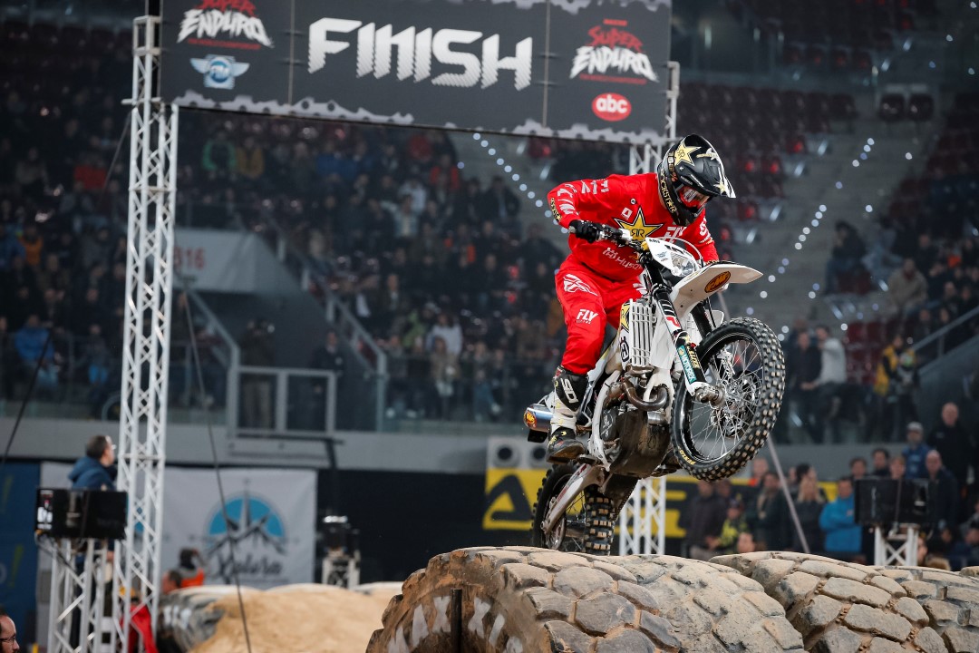 Colton Haaker gana el Supereneduro de Madrid con un heroico Alfredo Gómez, tercero.