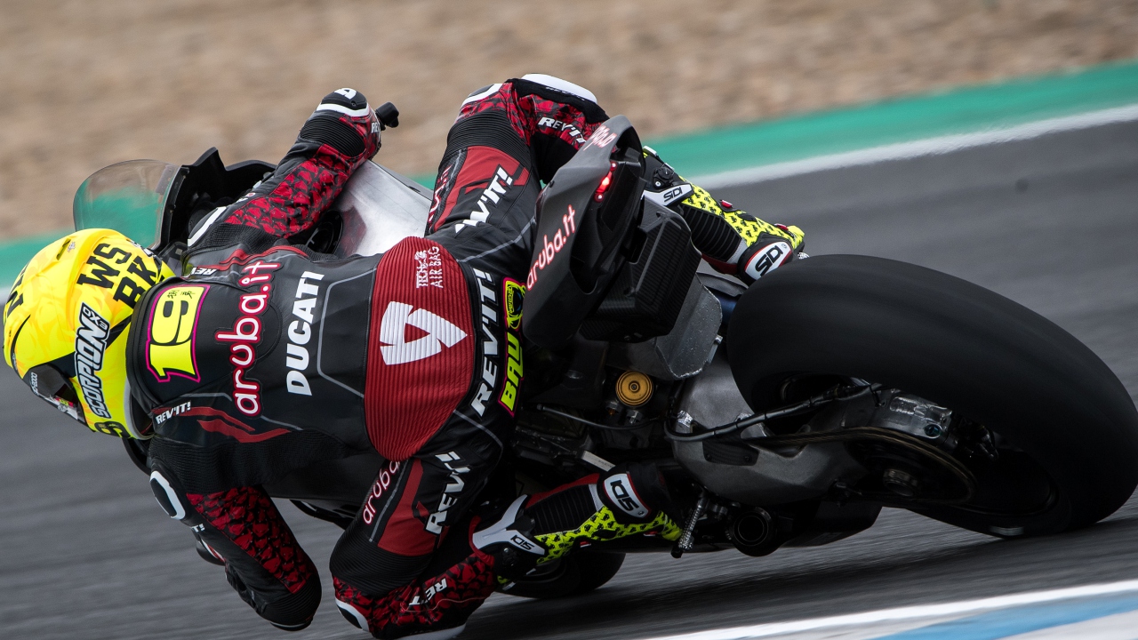 Jonathan Rea mete un segundo al resto en Portimao con Álvaro Bautista tercero