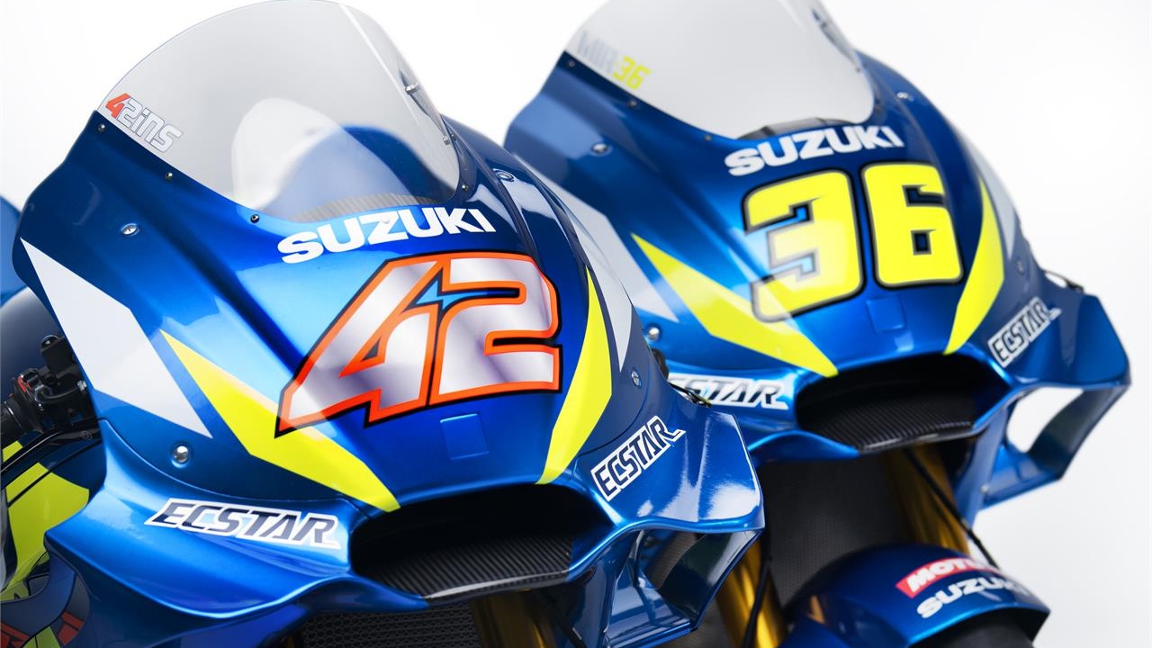 Álex Rins y Joan Mir enseñan las Suzuki GSX-RR que llevará en MotoGP 2019