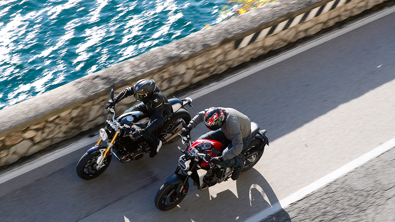 Comparativa BMW nineT vs Honda CB1000R, oro y plata de las motos vintage