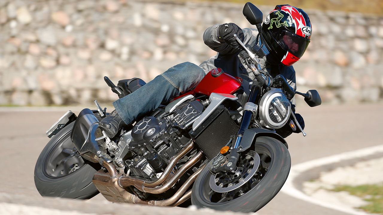 Comparativa BMW nineT vs Honda CB1000R, oro y plata de las motos vintage