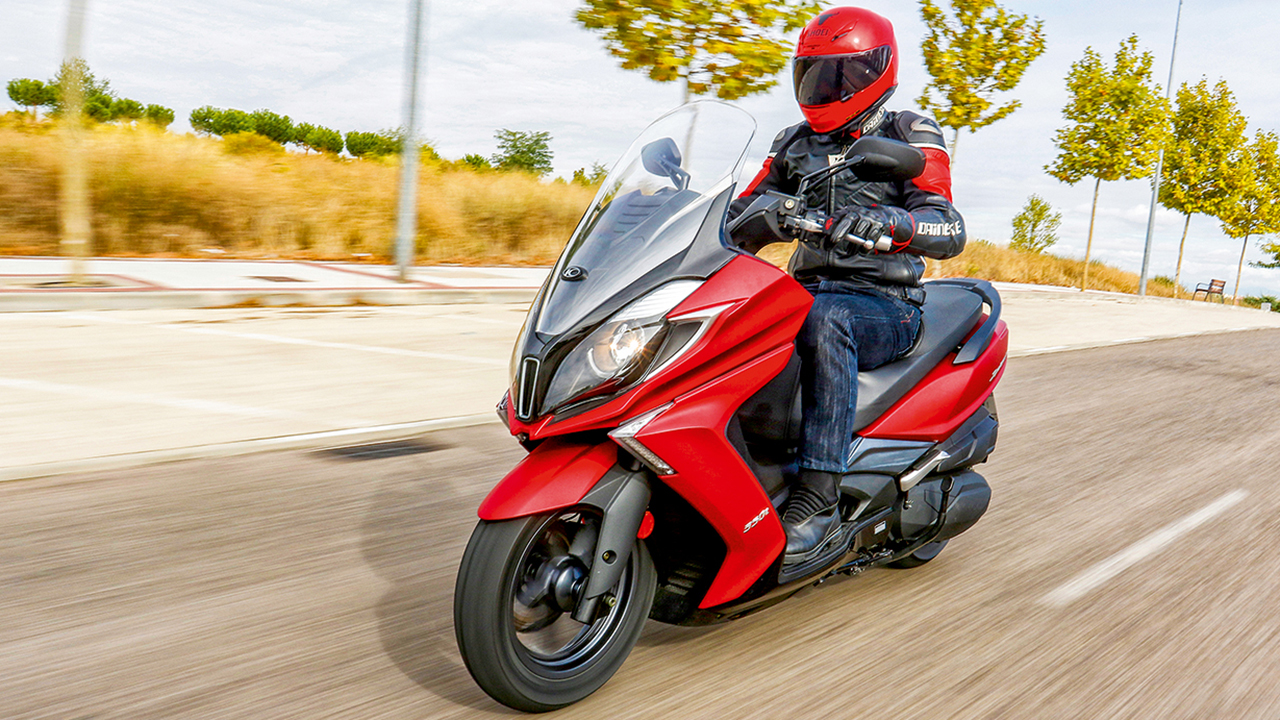 Comparativa Scooters 300, Honda Forza 300 vs Kymco Super Dink 350  vs SYM Cruisym 300i vs Yamaha XMAX 300