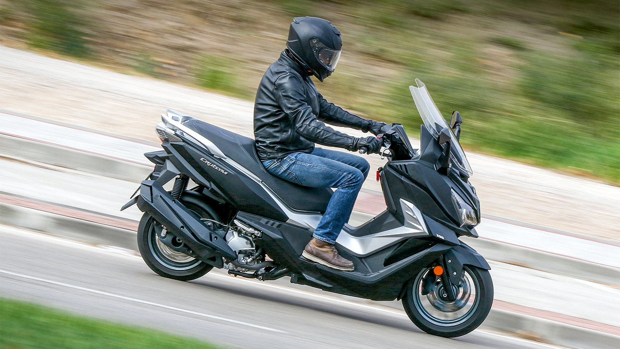 Comparativa Scooters 300, Honda Forza 300 vs Kymco Super Dink 350  vs SYM Cruisym 300i vs Yamaha XMAX 300