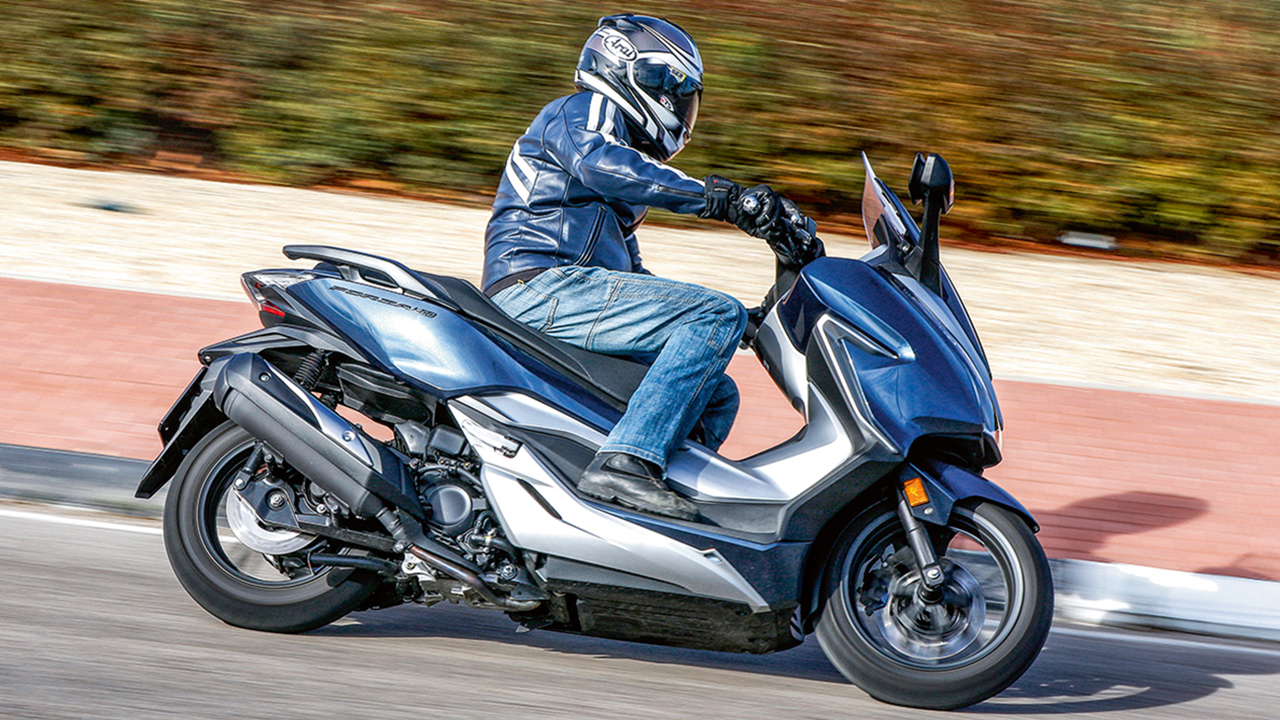 Comparativa Scooters 300, Honda Forza 300 vs Kymco Super Dink 350  vs SYM Cruisym 300i vs Yamaha XMAX 300
